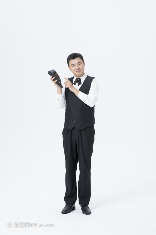 男服務員刷卡服務與攝影服務的結合 現(xiàn)代服務業(yè)的創(chuàng)新融合